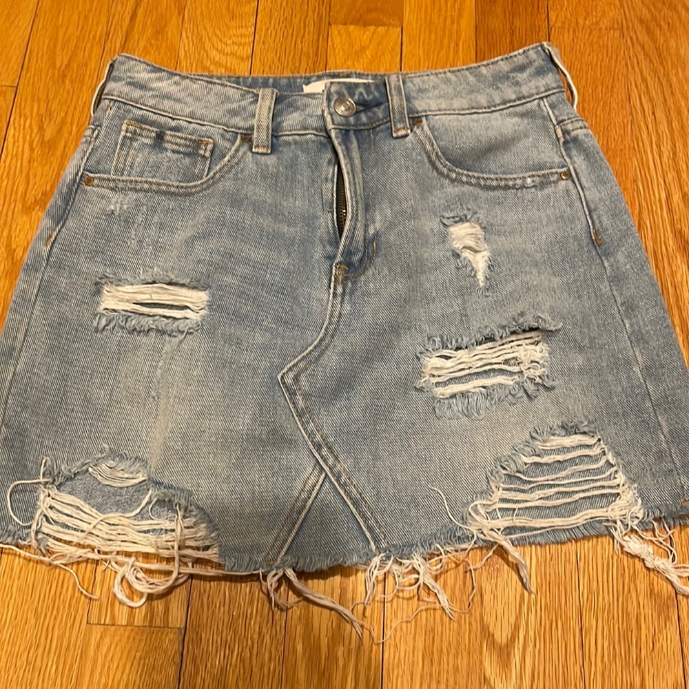 Pacsun womens size 24 light wash ripped Jean skirt